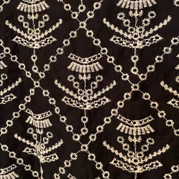 Black and white embroidered blouse - Picture 3 of 3